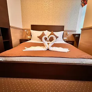 Hotel 21 And, Budapeste