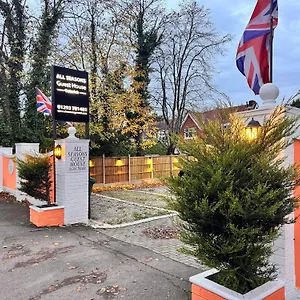 Seasons Gatwick & Parking Velká Británie